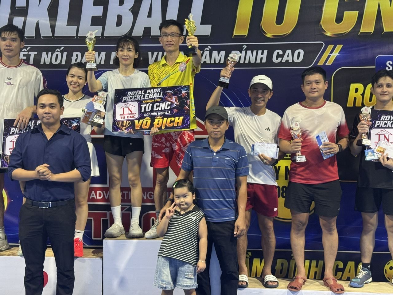 HLV Lê Huy vô địch Pickleball Hỗn Hợp 5.3 tại Quy Nhơn